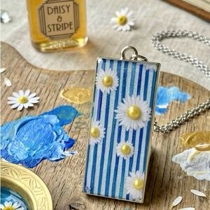Daisy & Stripe Blue and White Necklace